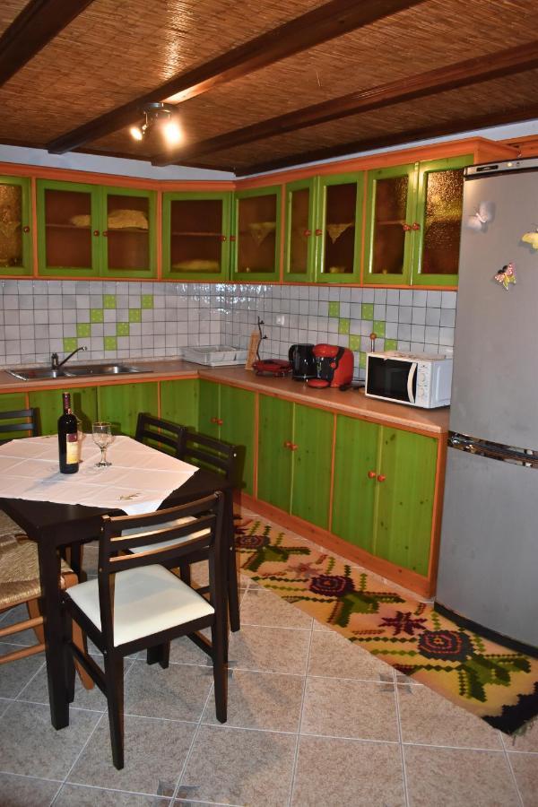 Lila'S Guest House Mikros Prinos 외부 사진
